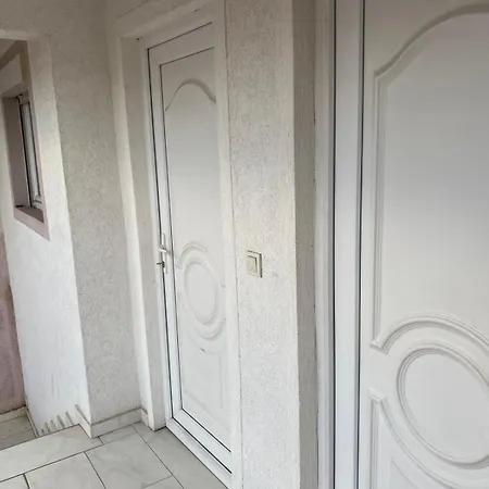 Skopje 2* Cair